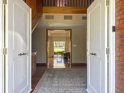 Casa en Alquiler con 1 cochera