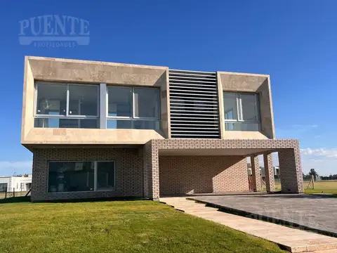 Casa a estrenar en venta en Terralagos, Canning, 5 suites