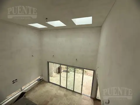 Casa en Venta con 6 cocheras