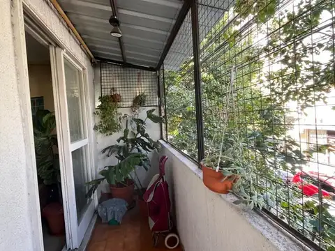 Guardia Viejaa 4329. Primer piso con balcon al frente