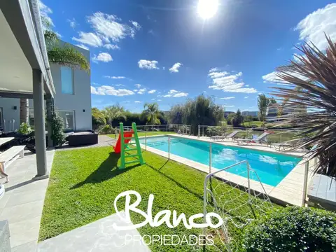 Casa en Venta en El Canton, USD 470.000