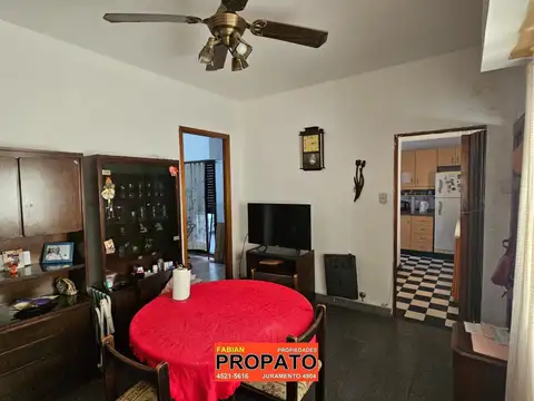 Ph de 3 ambientes de 60m2 con espacio aereo propio y patio! Sin expensas!! Excelente ubicacion!!