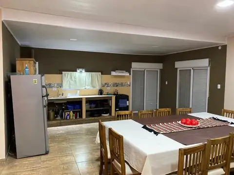 Casa en Venta con 3 cocheras