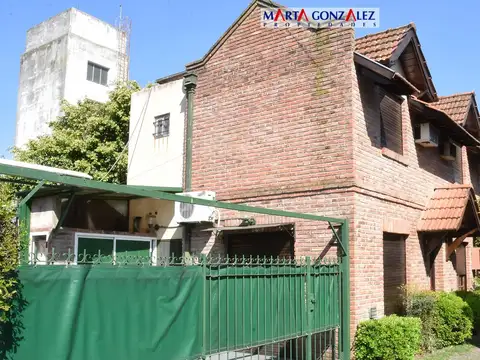 Casa en Venta con 2 cocheras