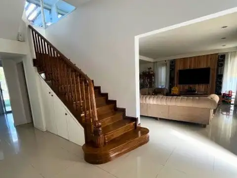 Casa en Venta en Berazategui, USD 598.000
