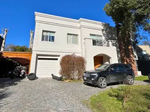 "Encantadora casa en venta en las exclusivas Fincas de Iraola"