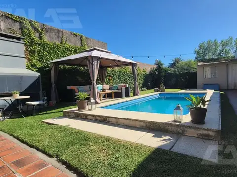 Casa 4 ambientes - Baño - Parque - Jardín - Morón sur