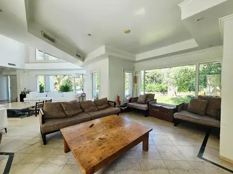 Casa en Venta con 7 cocheras
