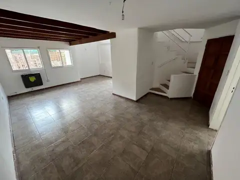 Depto Tipo Casa en Alquiler de 2 dormitorios