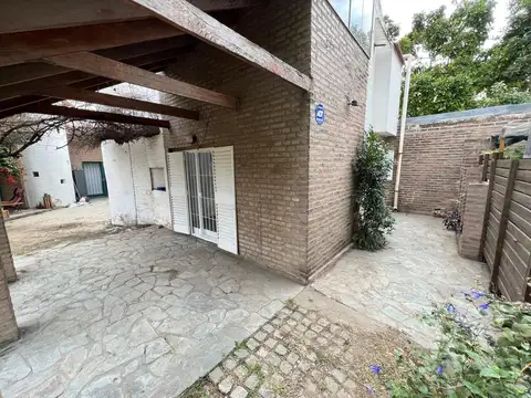 Depto Tipo Casa en Alquiler de 3 ambientes