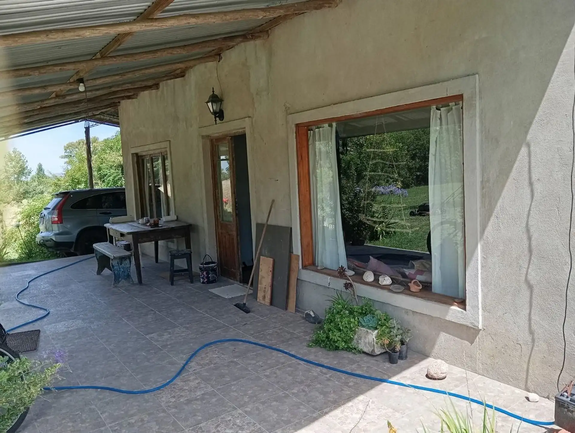 Casa 2 dorm + galería con parrilla, 77,7 m² cub. y cochera techada — Laguna La Brava