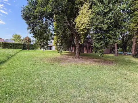 Terreno de 862 m2 en barrio Álamos del Aeroclub