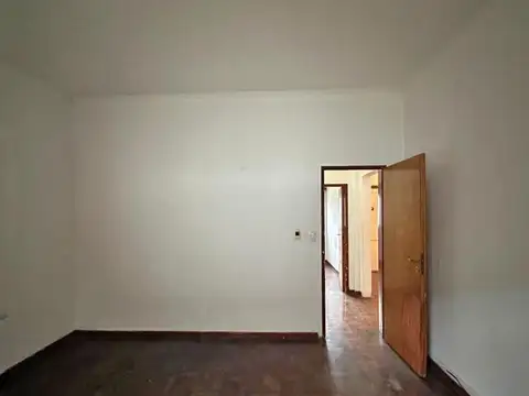 CASA - 6 AMBIENTES - ITUZAINGO NORTE