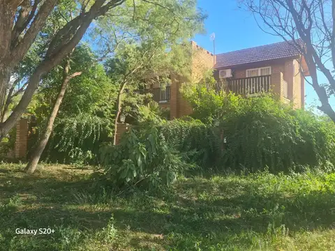 Casa en Venta con 2 cocheras
