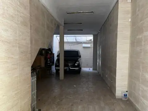 Castro Barros 1000, Piso pb