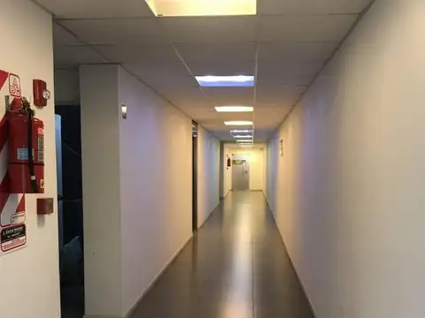 Oficina en Venta con 6 cocheras