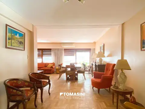 DEPTO. 4 AMBIENTES CON DEPENDENCIA, 2 COCHERAS Y BAULERA.