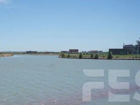 Lote terreno  a laguna en en venta Damasias al Sur etapa 1 Canning