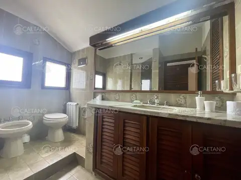 Casa 9 ambientes con 9 baños