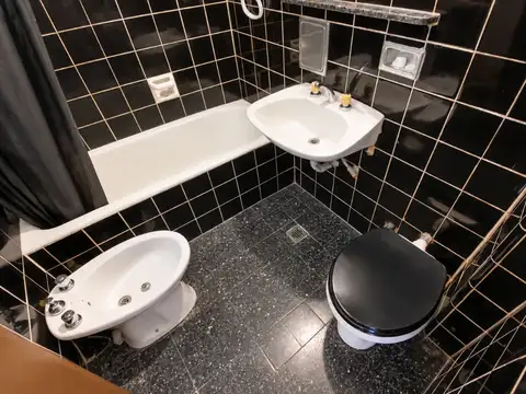 VENTA 2 AMBIENTES BARRIO NORTE 2DO PISO X ESCALERA