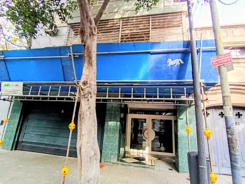 Dpto 4 Amb. Semipiso, Frente C/Balcon y Cochera Cub.