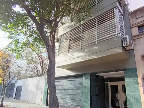 Dpto 4 Amb. Semipiso, Frente C/Balcon y Cochera Cub.
