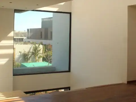Casa 6 ambientes con 5 baños