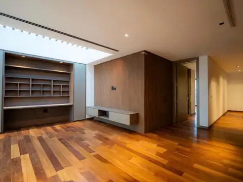 Casa en Venta con 12 cocheras