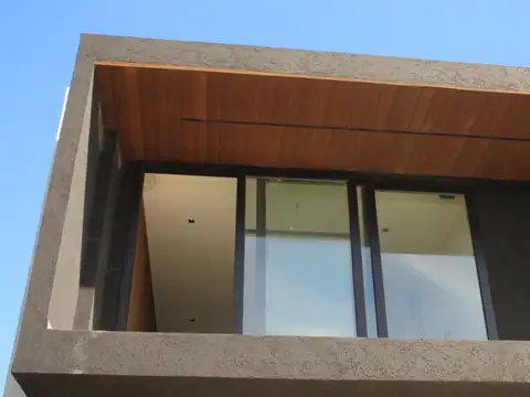Casa en Venta con 12 cocheras