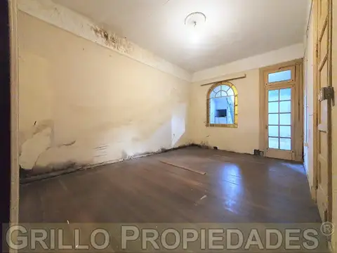 Miller 3439. Oficina comercial. Entrada independiente. Sin expensas. Patio. Terraza.