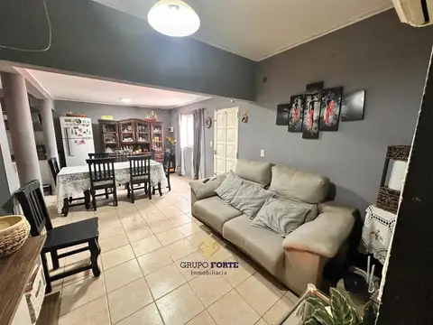 Casa 4 ambientes con 2 baños