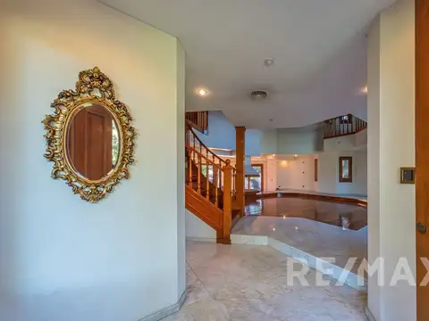 Casa en Venta con 6 cocheras