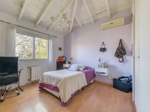 Casa en Venta con 3 cocheras