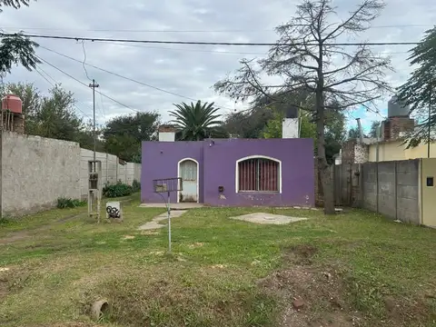 CASA 2 DORMITORIOS- AMPLIO TERRENO
