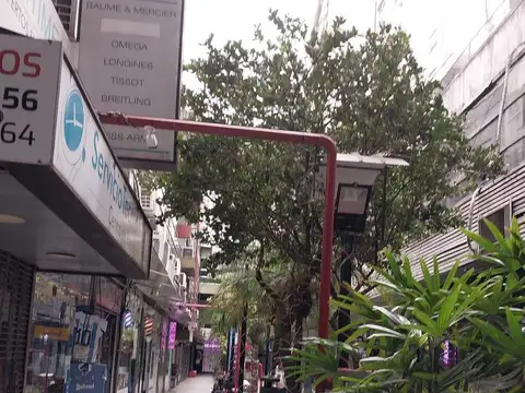 OFICINA 22mts DIVIDIDA CON DURLOK, EN GALERIA SOBRE PEATONAL