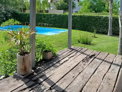 Casa 5 ambientes con 2 baños