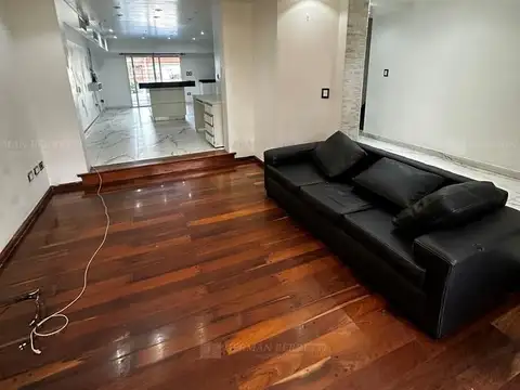 Casa 5 ambientes con 4 baños