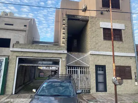 CASA LOTE PROPIO EN DOS PLANTAS CON PILETA Y FONDO LIBRE