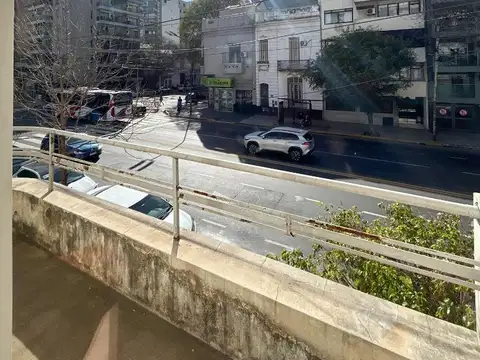 Casa tipo PH de 2 Plantas, 6 Amb. P/ Destino comercial.