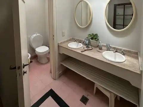 Casa 5 ambientes con 4 baños