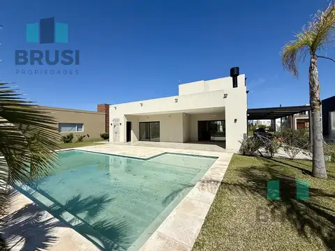Casa en venta en Lagos de Canning · 1 planta · 3 dorm · Piscina y gran suite con vestidor