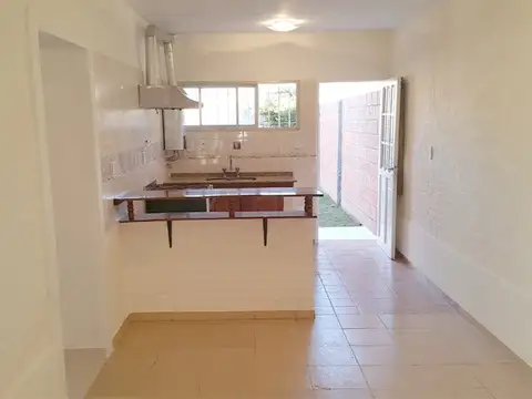 Casa 5 ambientes con 2 baños