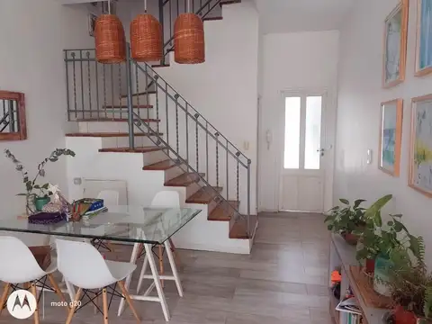 Casa tipo duplex en Beccar en venta con jardín
