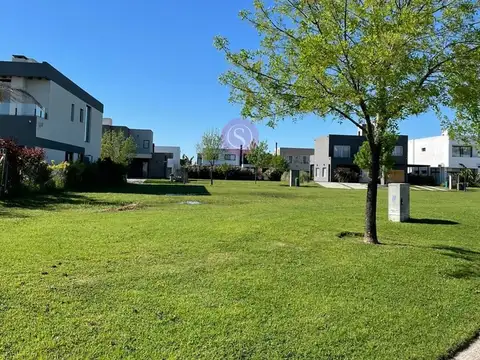 Lote en venta en Lagoon Pilar 100