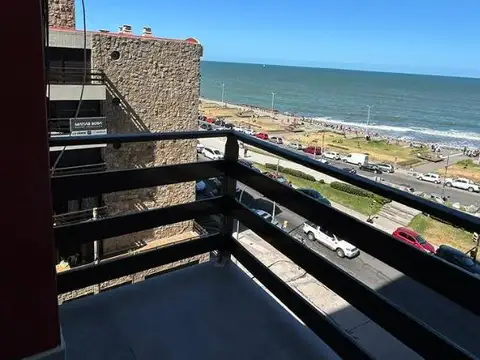 Departamento reciclado a nuevo y equipado, zona centro.