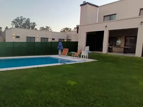 Casa en Venta de 4 dormitorios