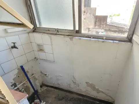 "EXCELENTE UBICACION" RIVADAVIA 4370. DEPTO. 2 AMB. APTO PROFESIONAL, LATERAL, MUY LUMINOSO