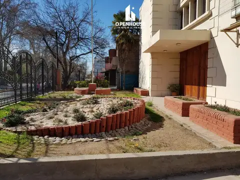 OPENHOUSE presenta a la venta magnífica propiedad con estratégica ubicación comercial.