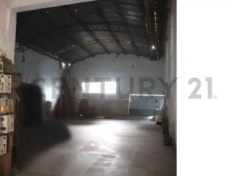 VENTA Galpón con jardín al fondo zona comercial San Fernando