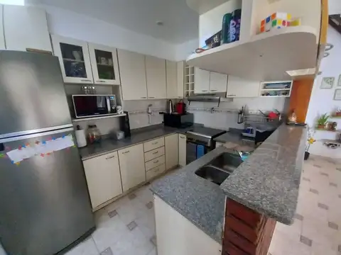 Depto Tipo Casa 4 ambientes con 2 baños